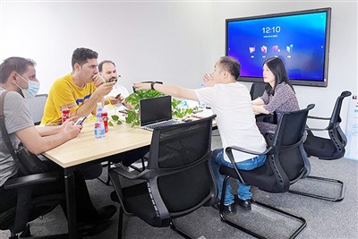 Foreign Customers Held Negotiations in Xinrui Medical Technology Park